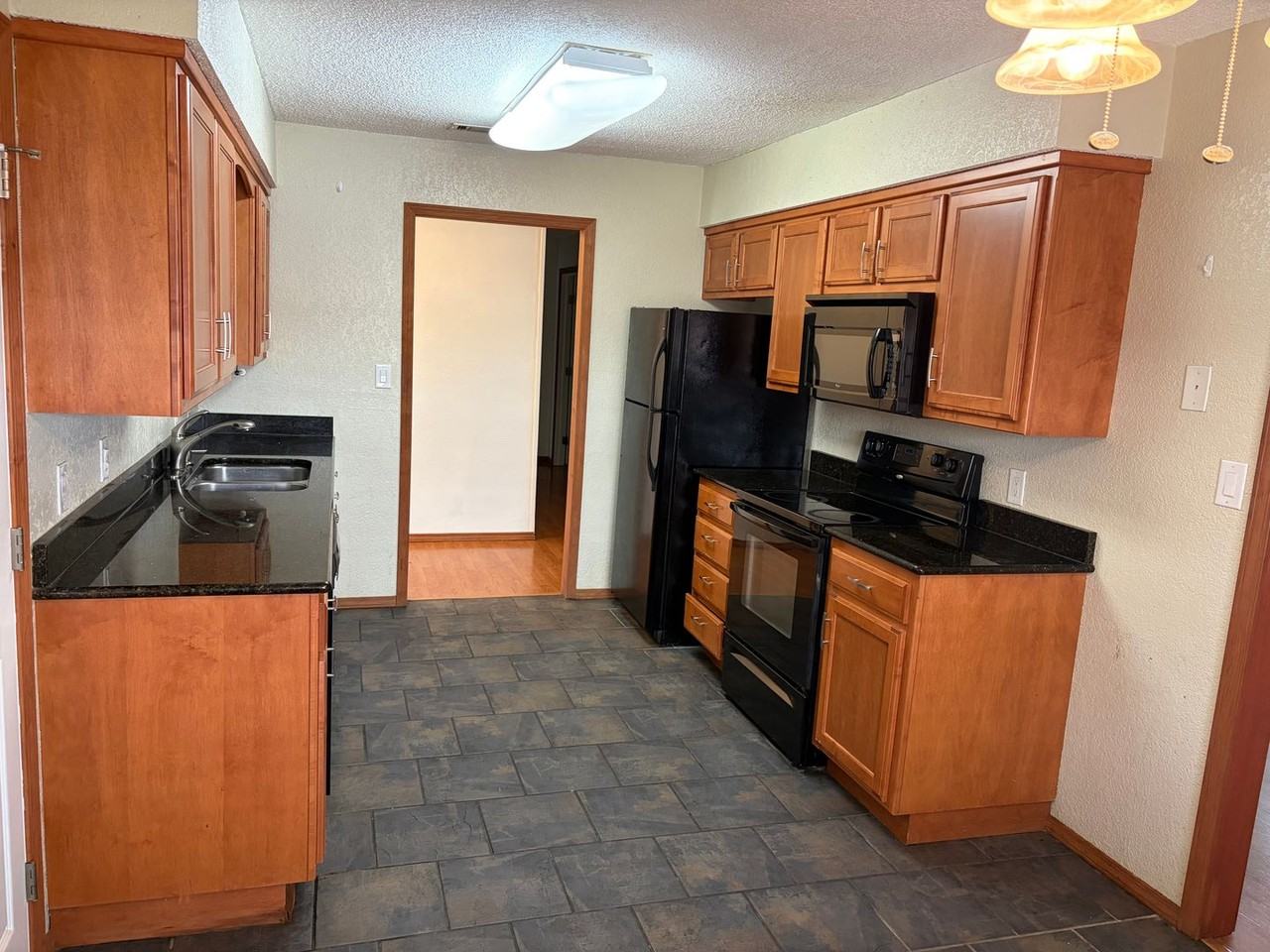 9313 Houston St - Photo 6 of 22