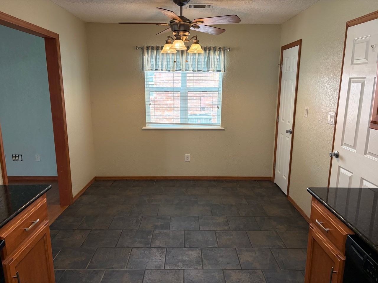 9313 Houston St - Photo 7 of 22