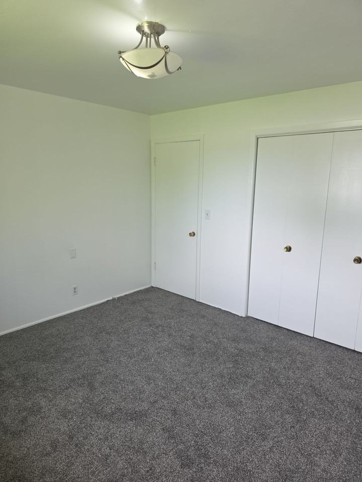 1005 South State Fair Boulevard - Photo 2 of 5