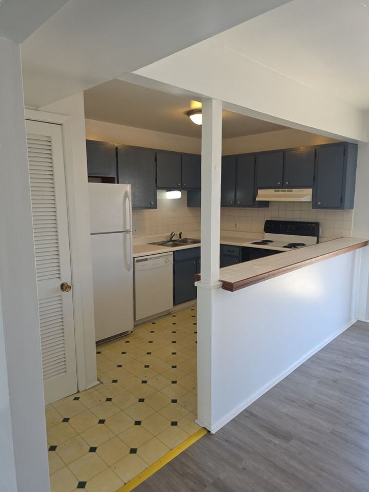 1005 South State Fair Boulevard - Photo 4 of 5