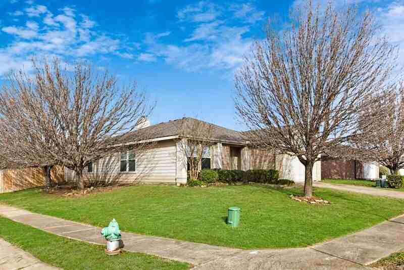 1118 Water Oak Way - Photo 2 of 38