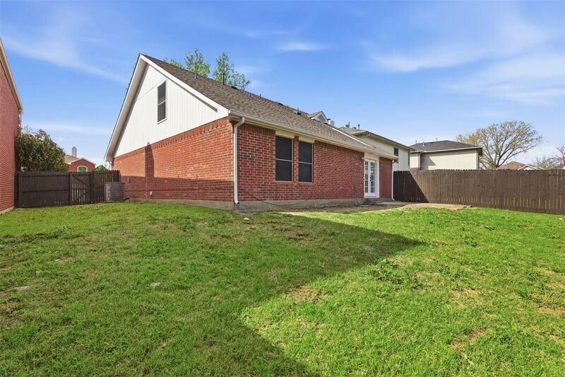 1379 Honeysuckle Ln - Photo 2 of 25