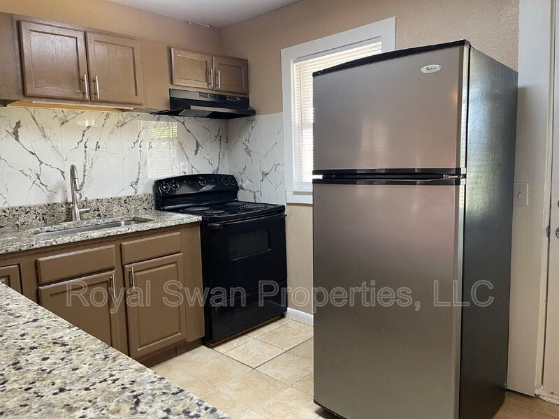 4520 Clubhouse Rd - Photo 3 of 12