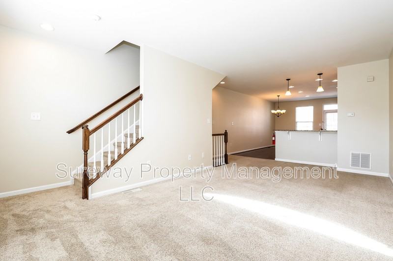 12 Stevens Ct - Photo 4 of 15