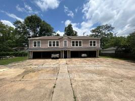 featured image of 320 College St