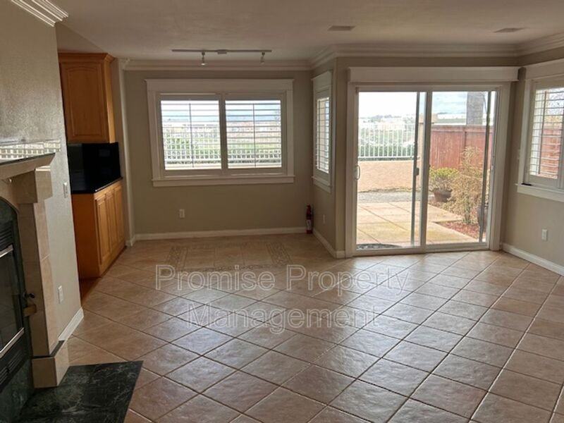 3176 San Helena Dr - Photo 5 of 26