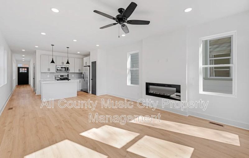 204B Alta Loma Rd - Photo 4 of 11