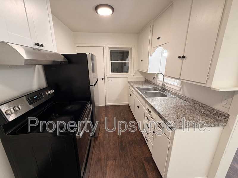 2408 Court Street St - Photo 4 of 21