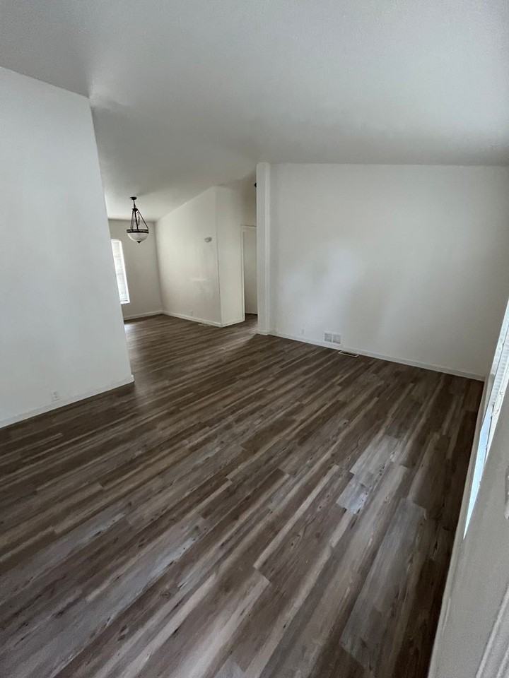 150 Venus Cir - Photo 4 of 12