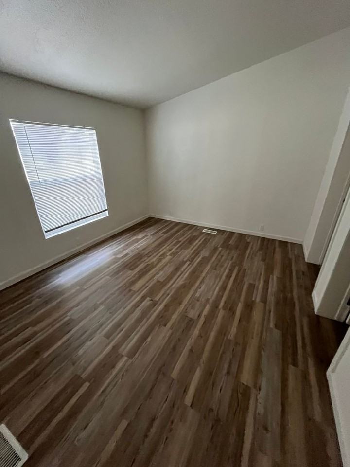 150 Venus Cir - Photo 5 of 12