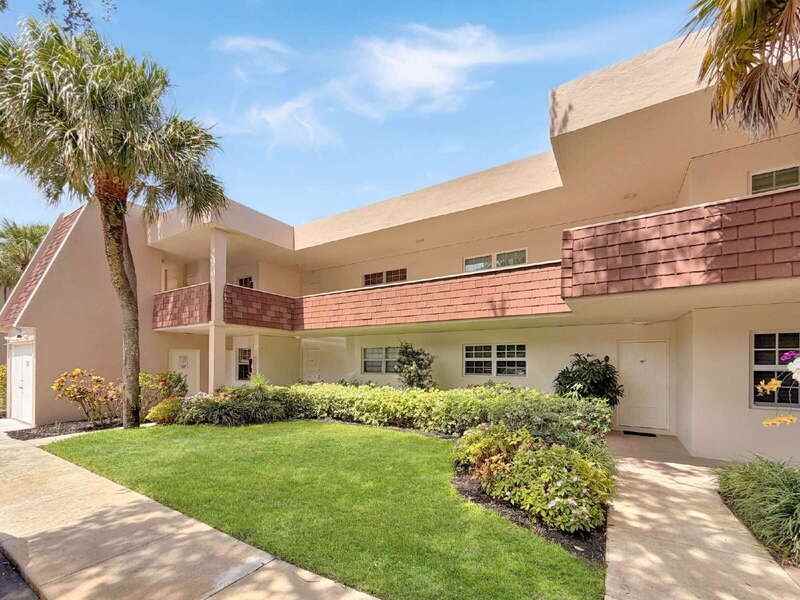 3641 Oaks Clubhouse Dr #201