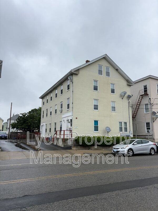 234 East St #1F - Photo 2 of 15