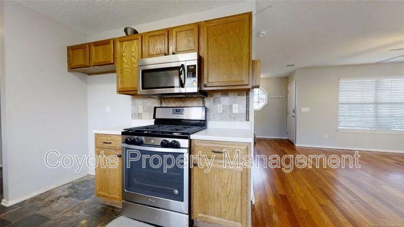 8902 Ne Ave - Photo 6 of 14