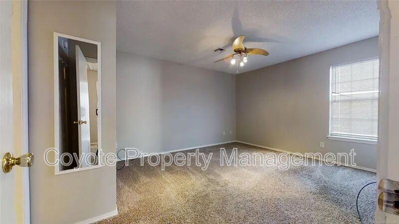8902 Ne Ave - Photo 7 of 14