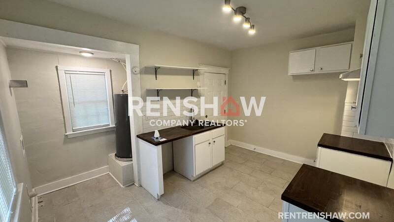 3298 Spottswood Ave - Photo 6 of 15