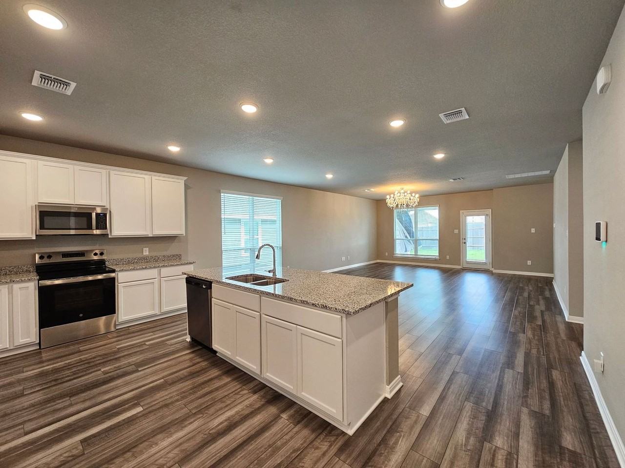 910 James Parker Cir - Photo 3 of 20