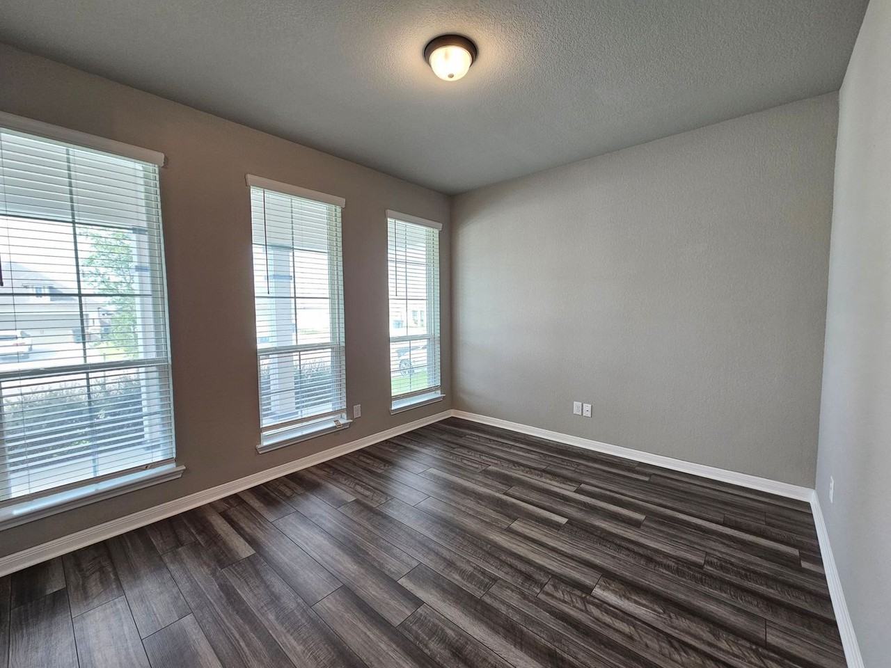 910 James Parker Cir - Photo 7 of 20