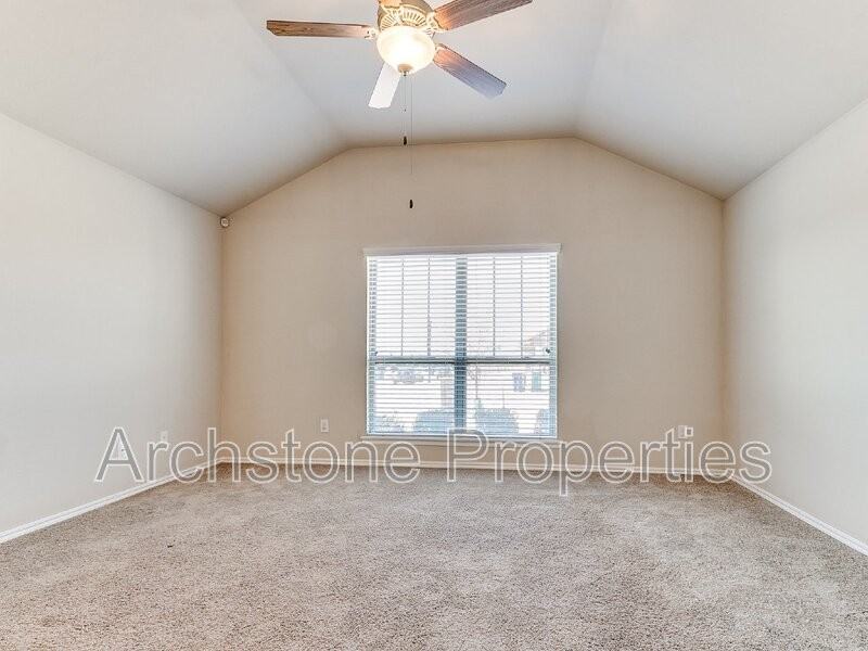 19704 Taggert Dr - Photo 4 of 36