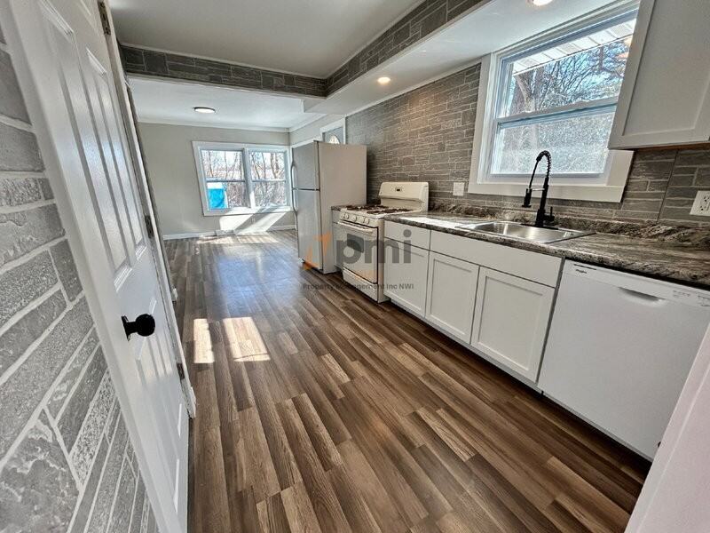 14725 Bryan St - Photo 6 of 22