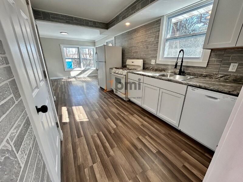 14725 Bryan St - Photo 7 of 22