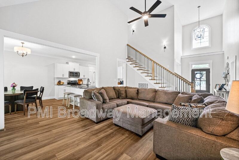 181 Sherlock Dr - Photo 5 of 35