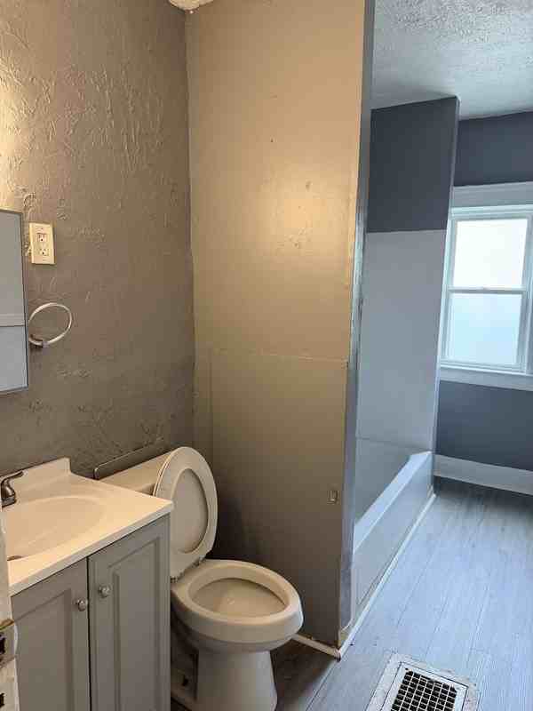3552 E 138th St - Photo 5 of 29