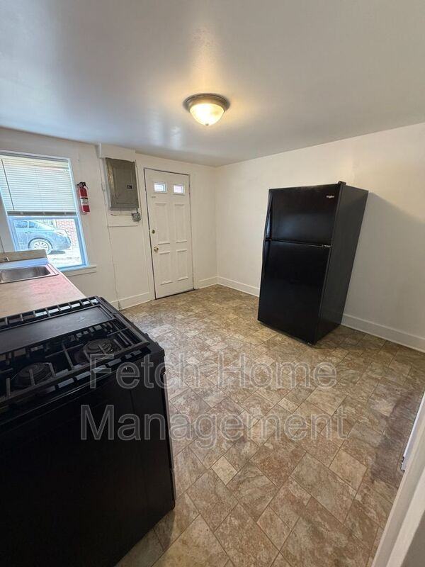 236 W Mifflin St - Photo 6 of 19