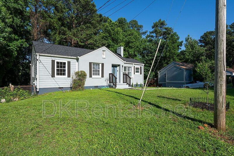 2874 Blount St - Photo 3 of 27