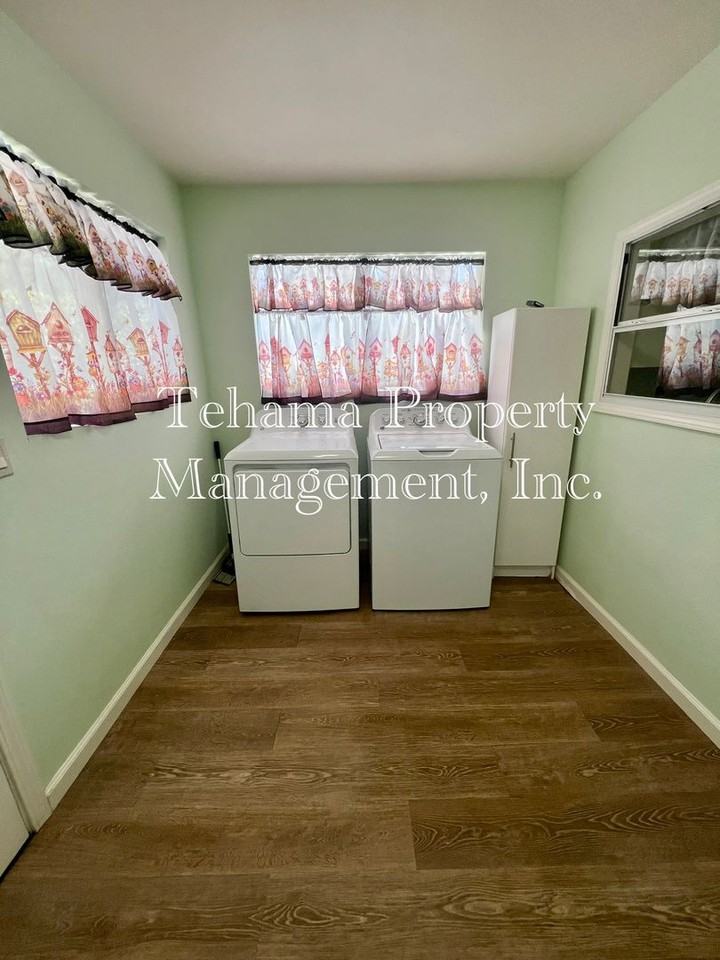23353 Hamilton Ave - Photo 5 of 18