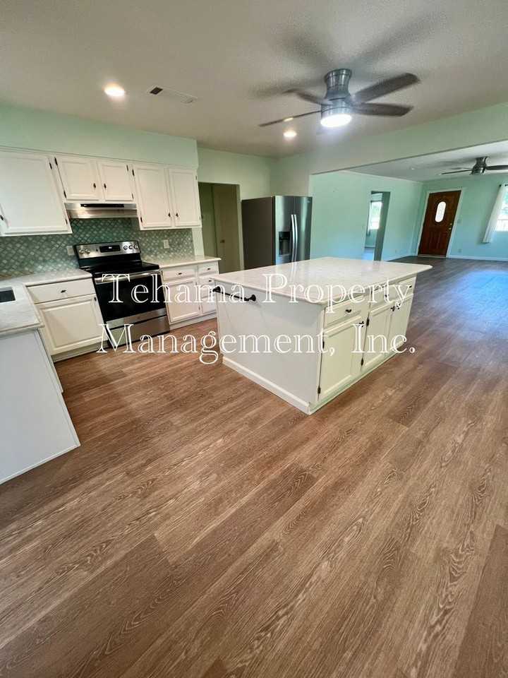 23353 Hamilton Ave - Photo 6 of 18