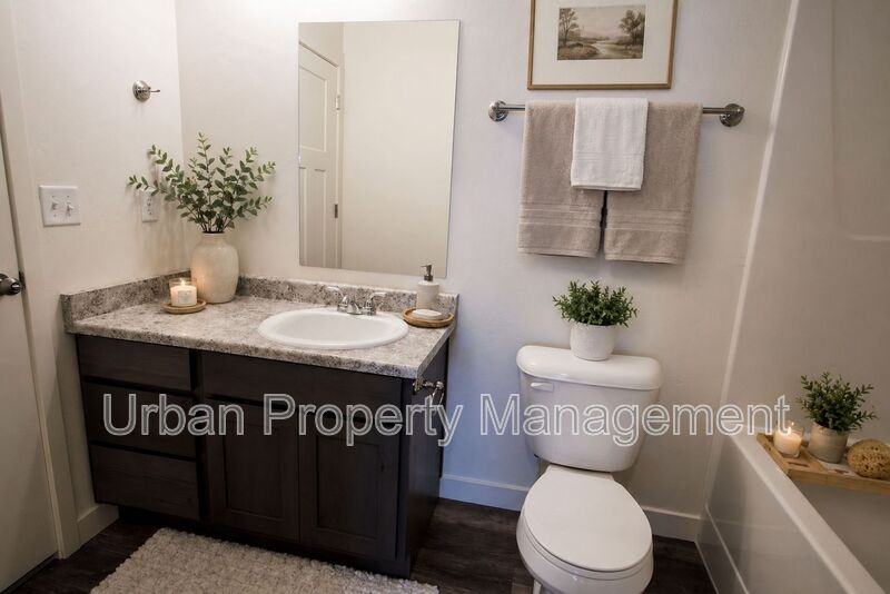 652 Northeast* - Photo 7 of 28