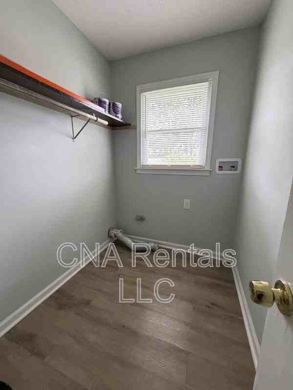 4504 Cemetery St #E - Photo 6 of 11