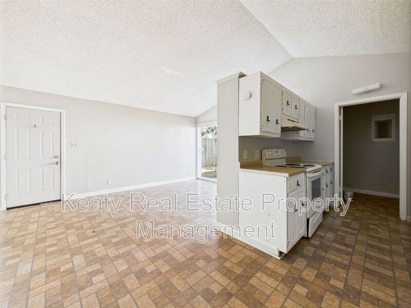 513 Fox Run Ave #1 - Photo 2 of 25