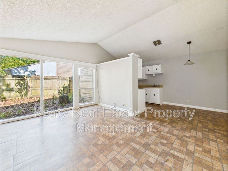 513 Fox Run Ave #1 - Photo 5 of 25