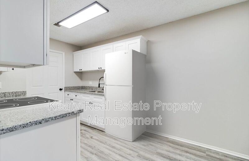 107 Meudon St #D - Photo 3 of 28