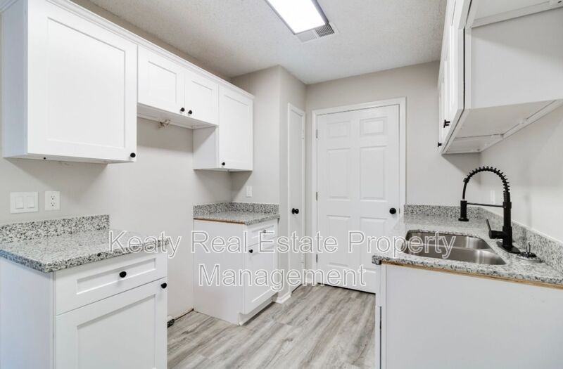 107 Meudon St #D - Photo 5 of 28