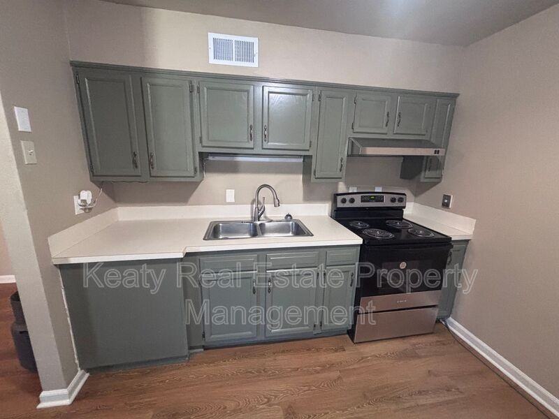 201 S College Rd #116 - Photo 2 of 6
