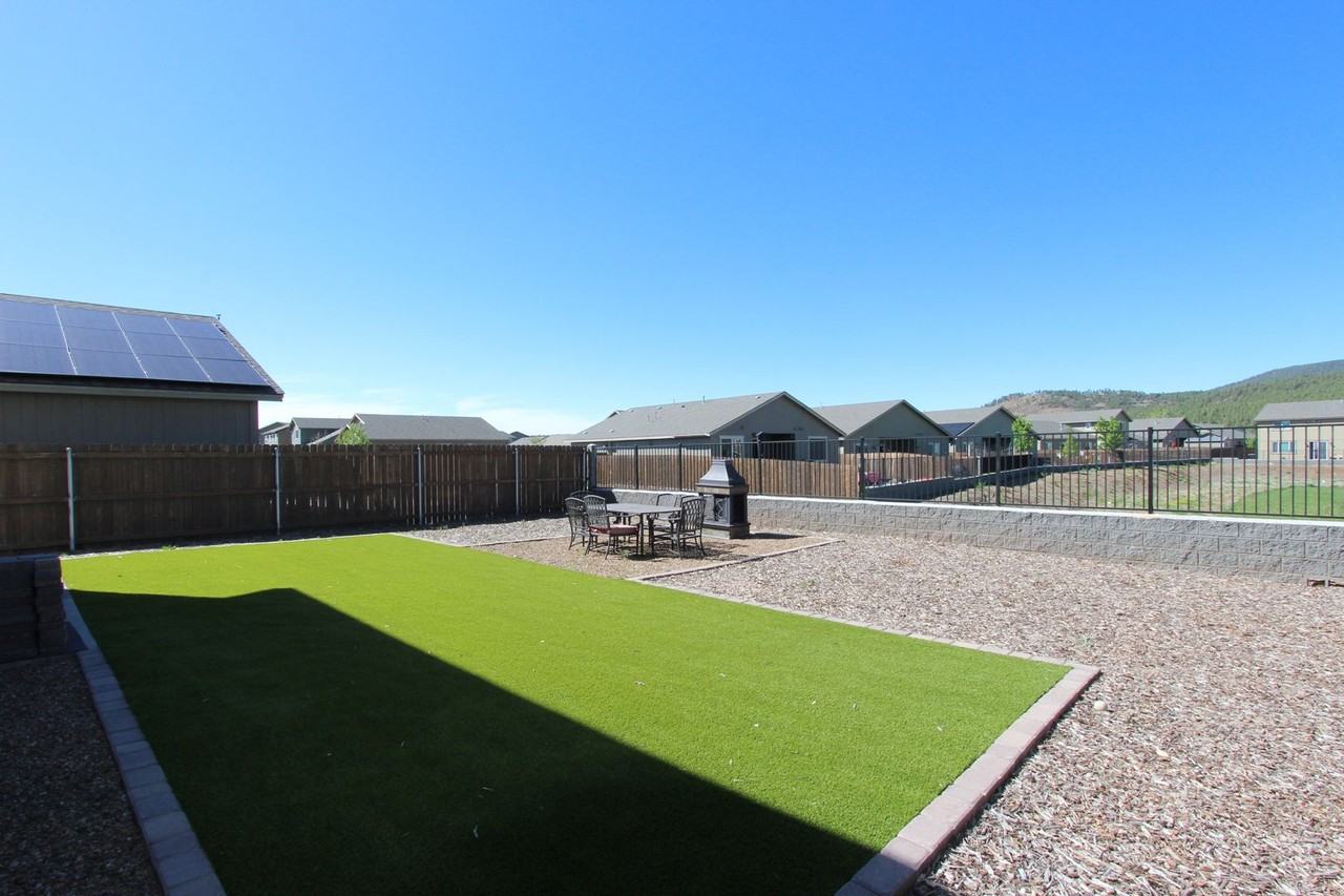 11880 Pegasus Rd - Photo 4 of 29