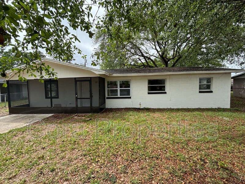 2436 Lilly St - Photo 3 of 26