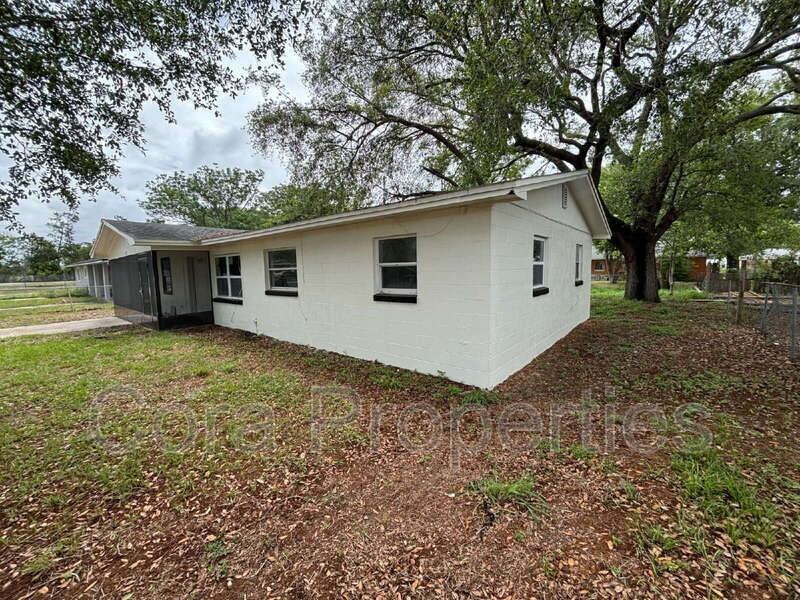 2436 Lilly St - Photo 5 of 26