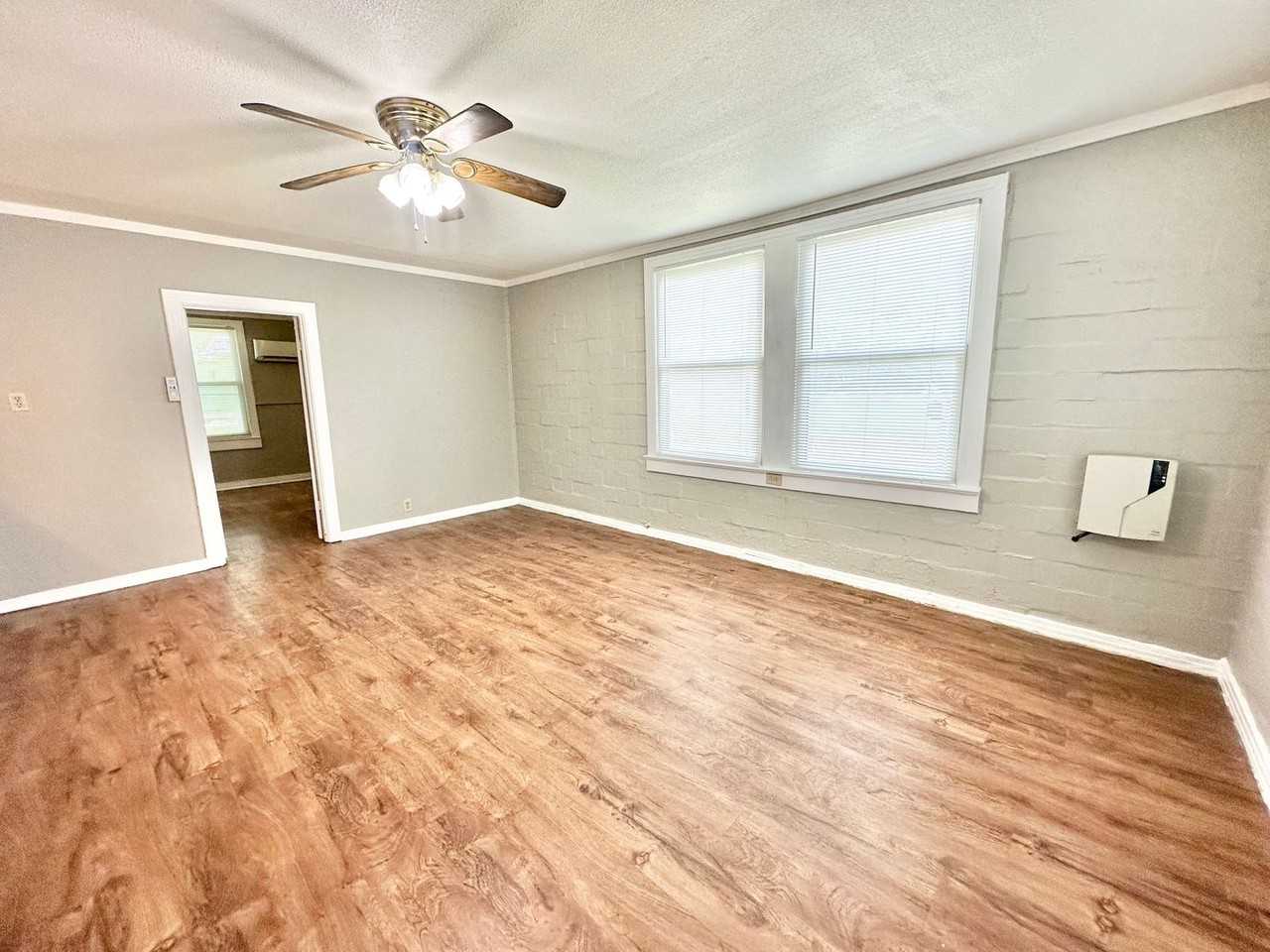2615 N Elm St - Photo 2 of 8