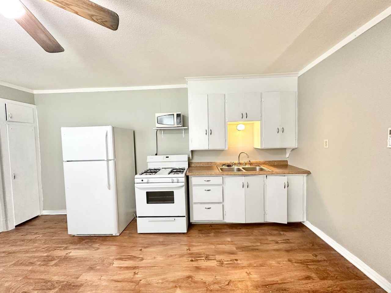 2615 N Elm St - Photo 4 of 8