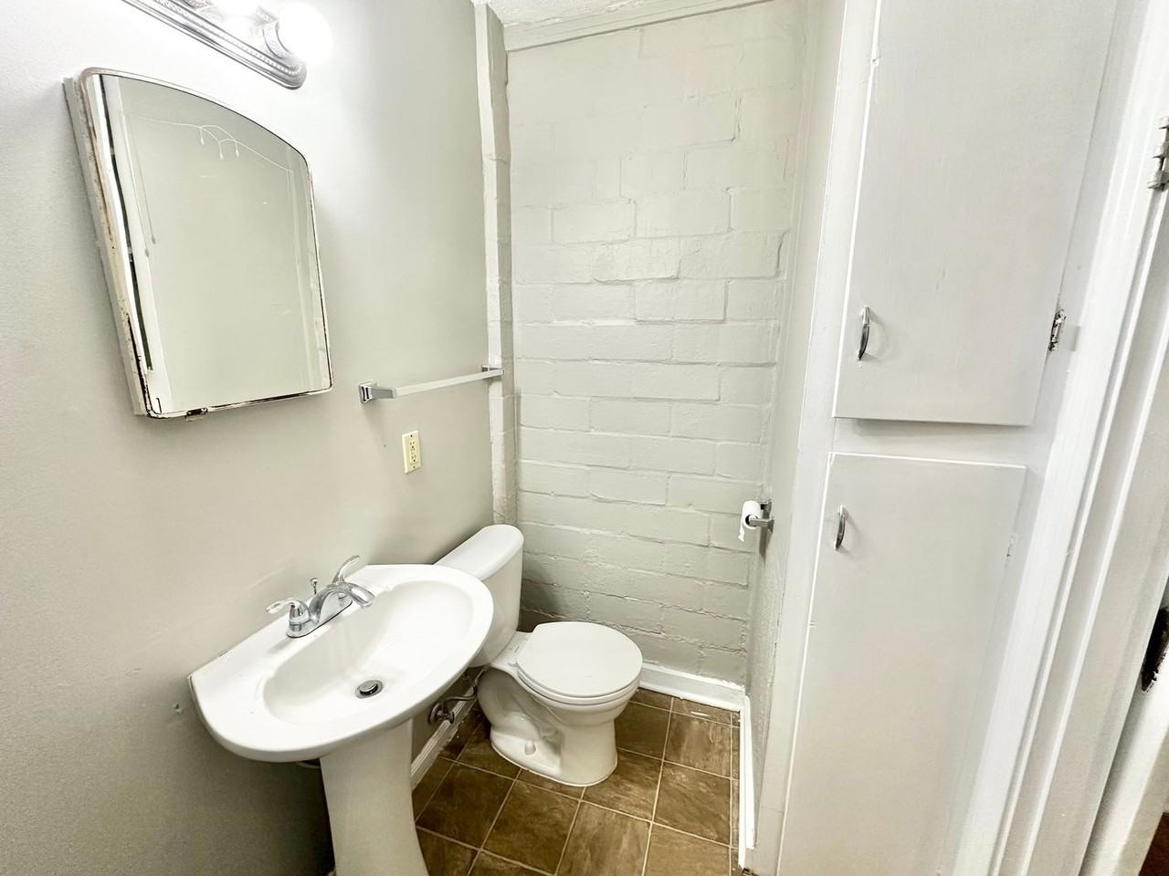2615 N Elm St - Photo 7 of 8