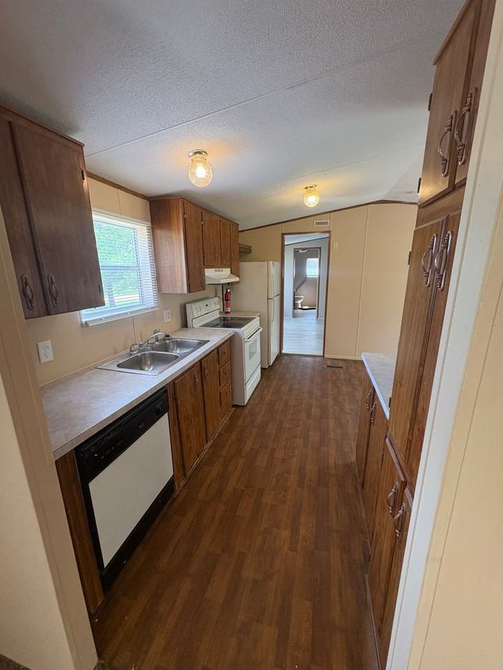284 Clay Cir - Photo 3 of 16