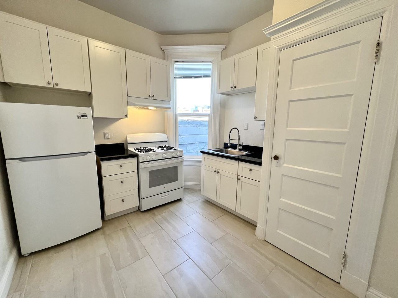 2127 Fillmore Street #17 - Photo 3 of 11