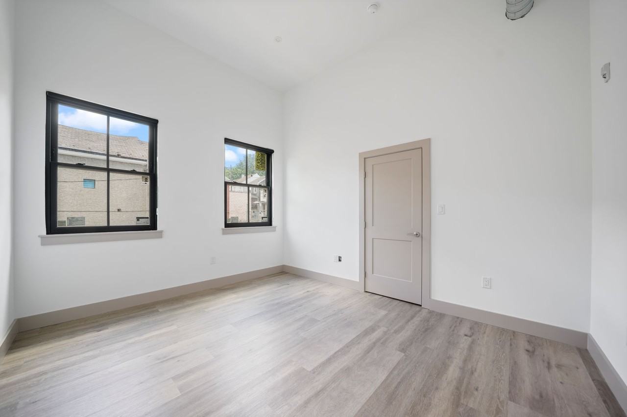 Five Point Flats - Photo 4 of 33