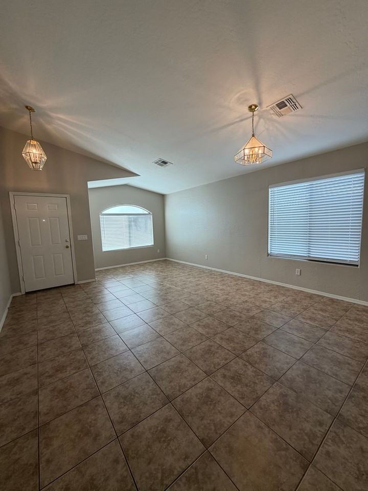 33889 N Barbara Dr - Photo 3 of 31