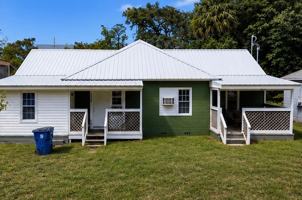 featured image of 3752/3758 Ogg Ave