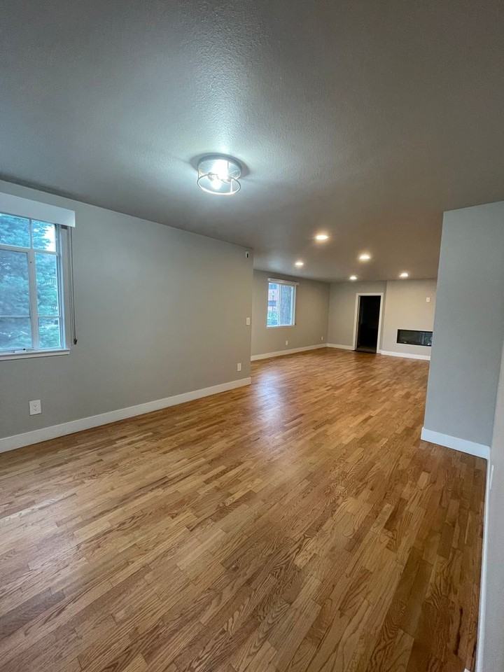 921 Walnut St - Photo 3 of 19