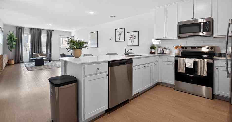 Vista at Avenida Rental Homes - Photo 4 of 24